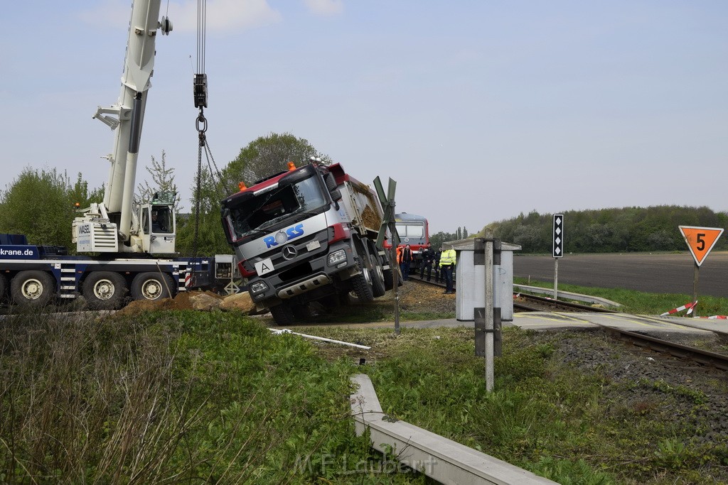 Schwerer VU LKW Zug Bergheim Kenten Koelnerstr P463.JPG - Miklos Laubert